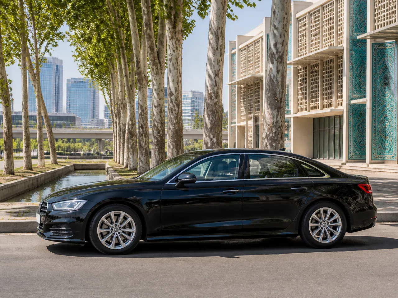 Audi A6 — сбоку