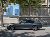 BMW 5 Series 2021 — сбоку