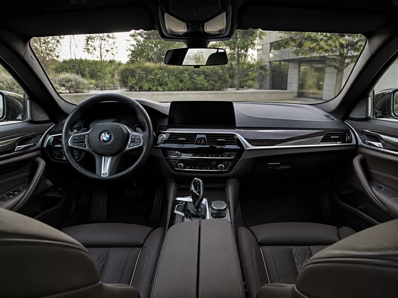 BMW 5 Series — салон