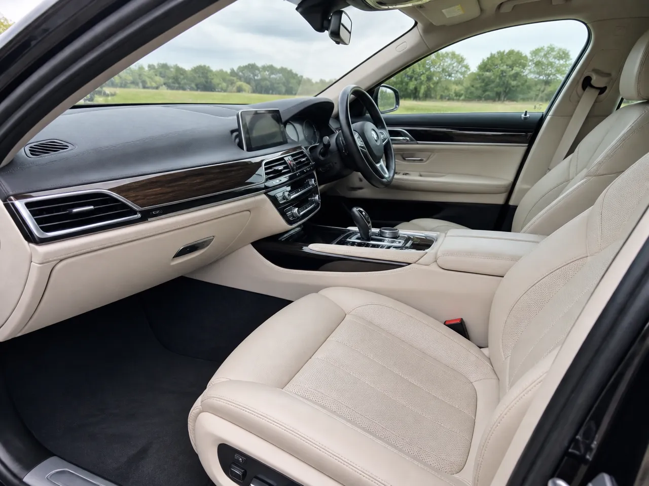BMW 7 Series — салон