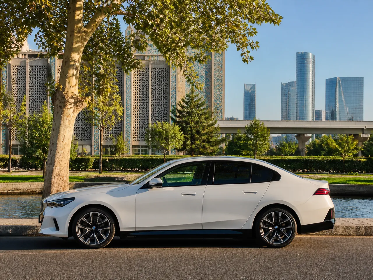 BMW i5 — сбоку