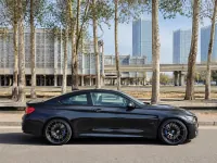 BMW M4 2022 — сбоку