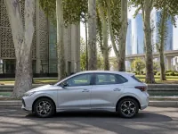 BYD e2 2025 — сбоку