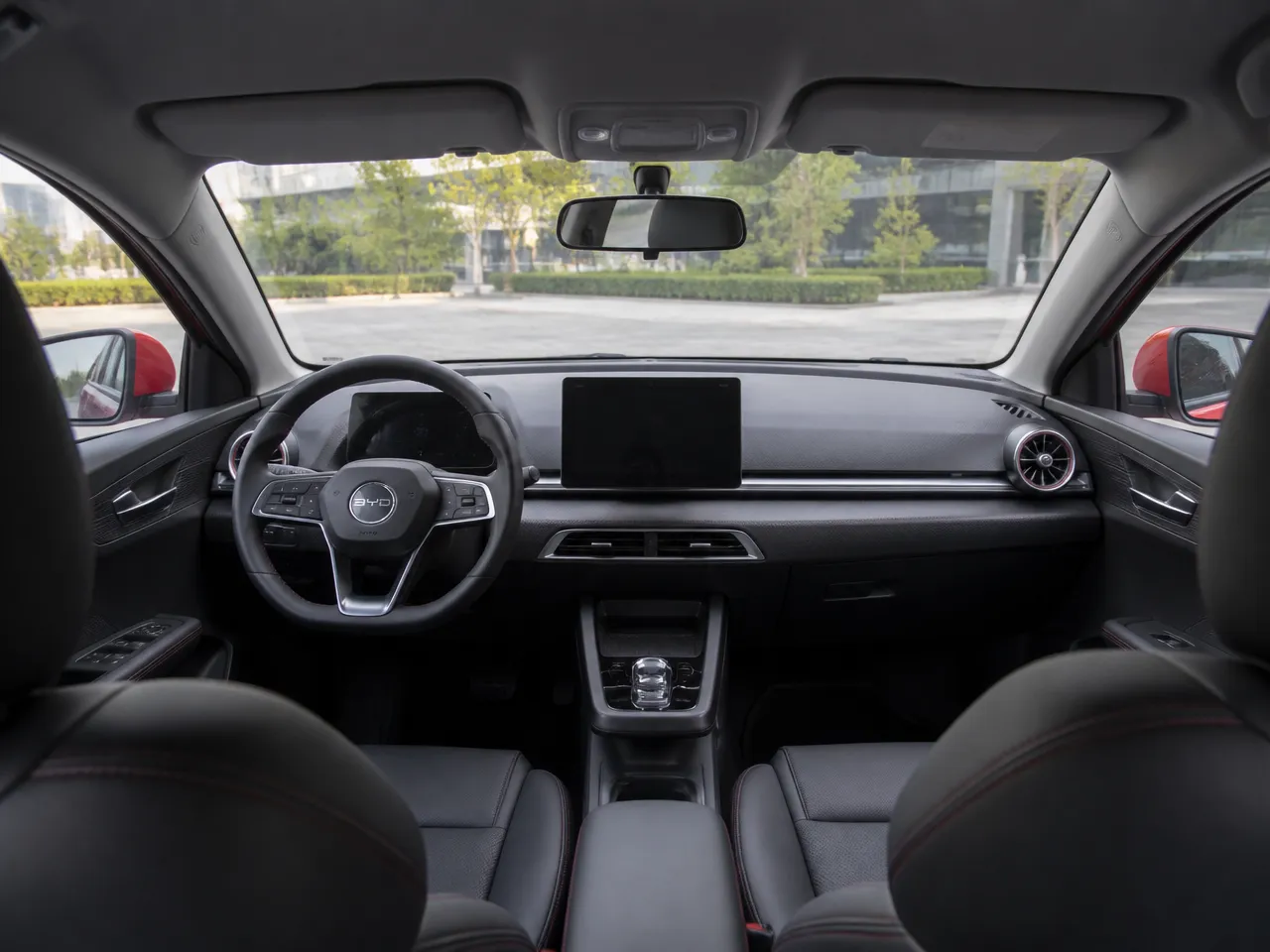 BYD e2 — салон