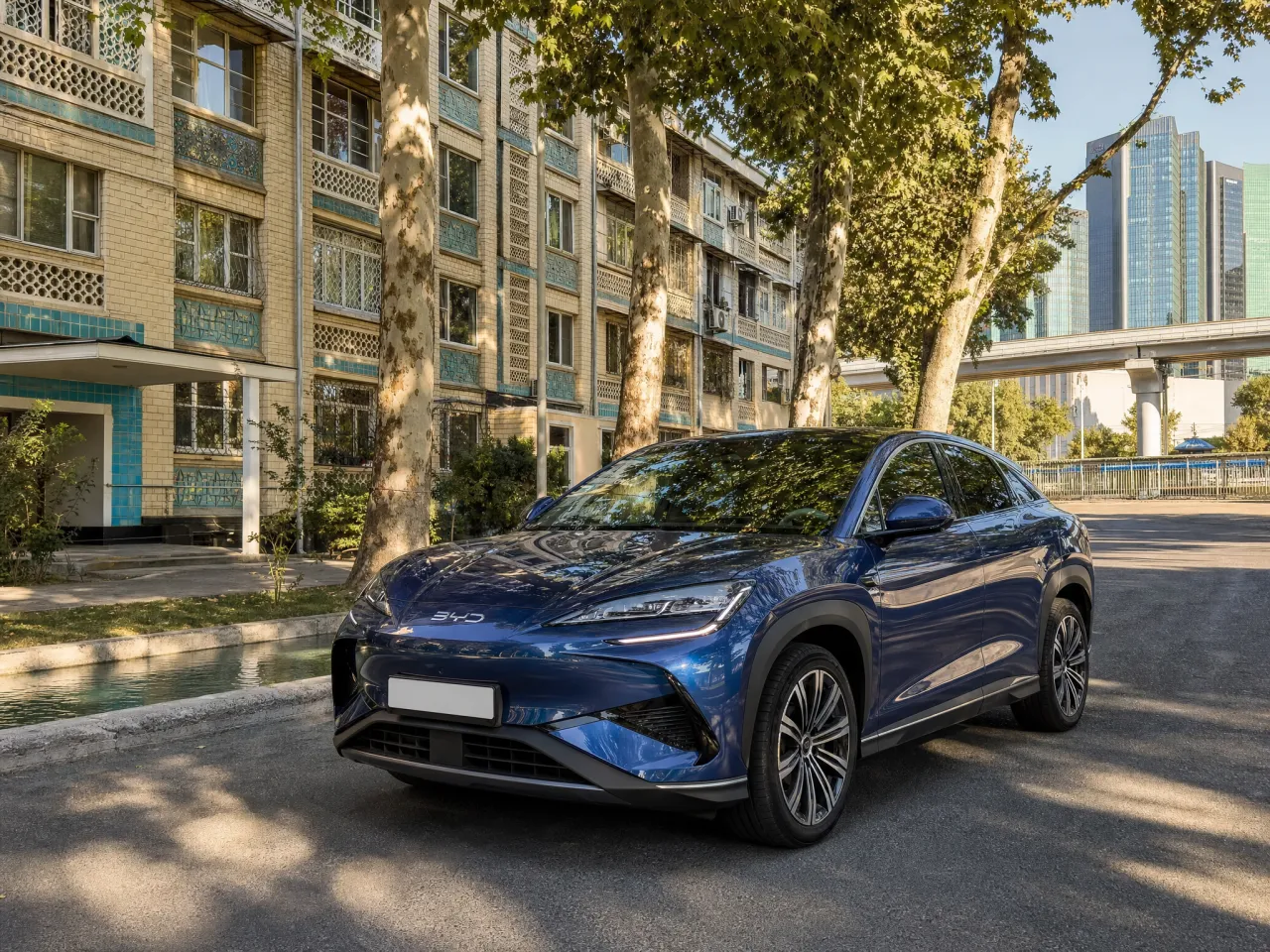 BYD Sealion 7 — спереди