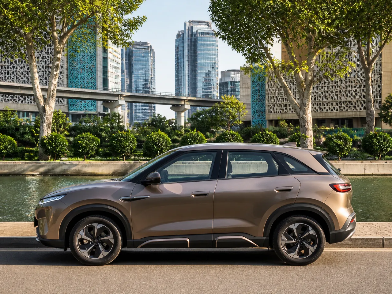 BYD Yuan Up — сбоку