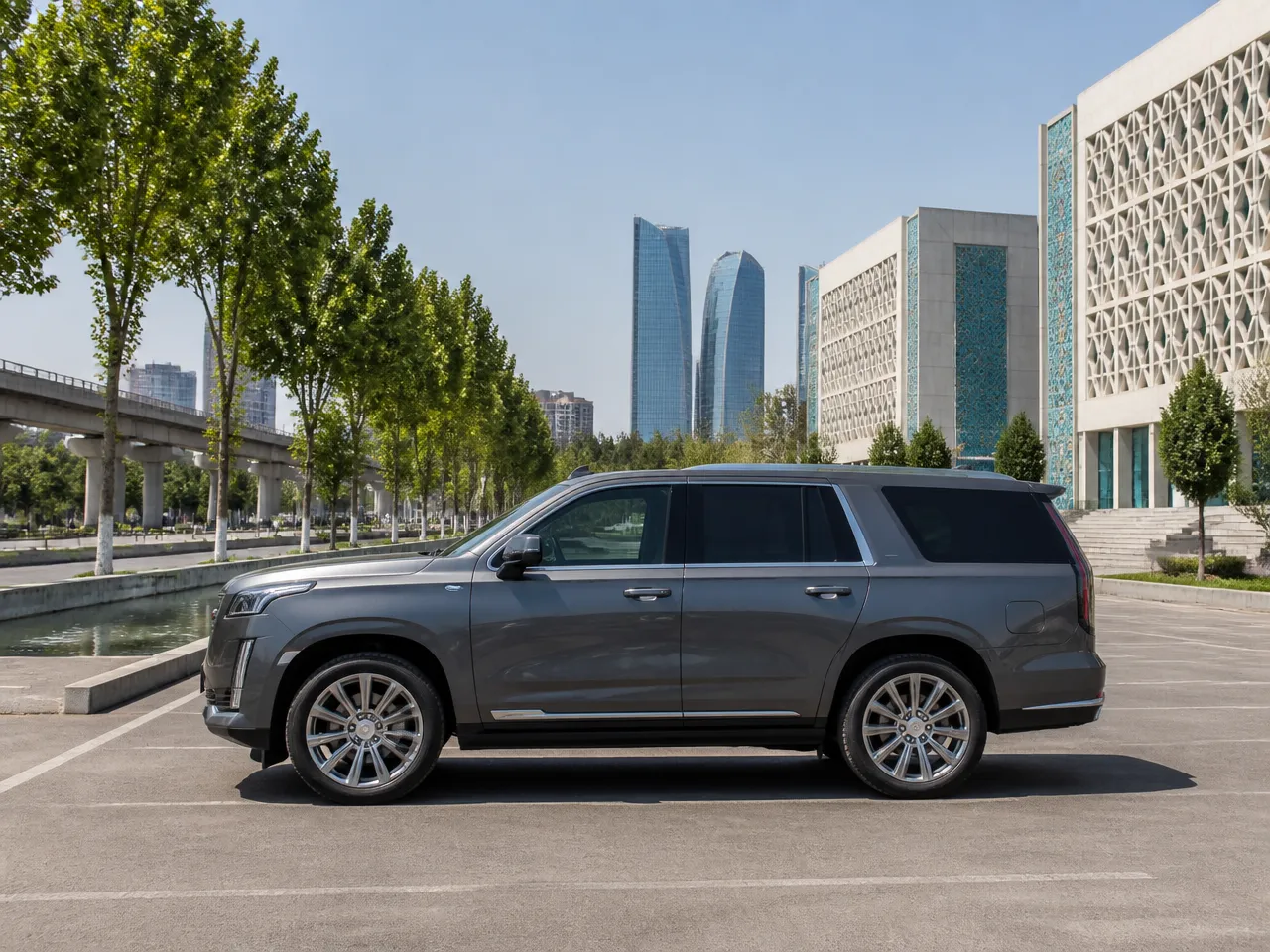 Cadillac Escalade — сбоку