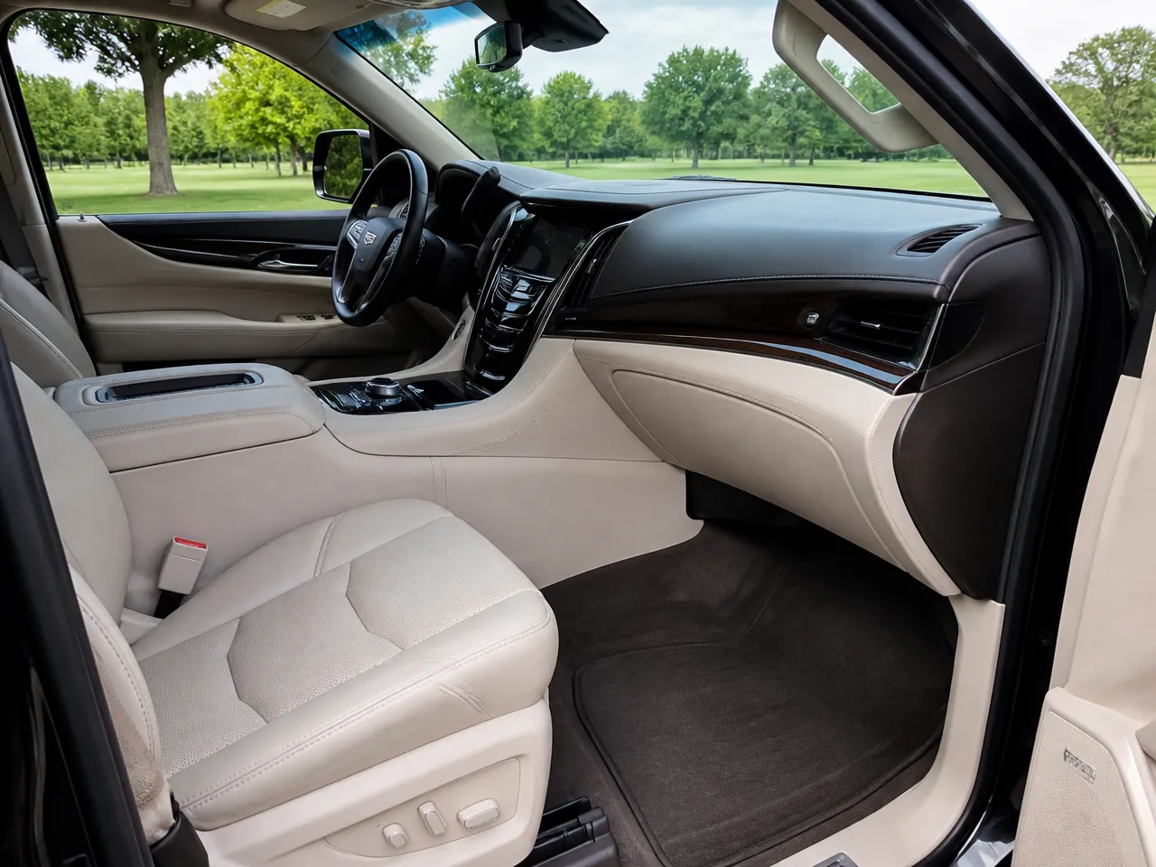 Cadillac Escalade — салон