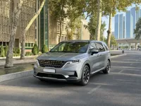 Kia Carnival 2022 — спереди