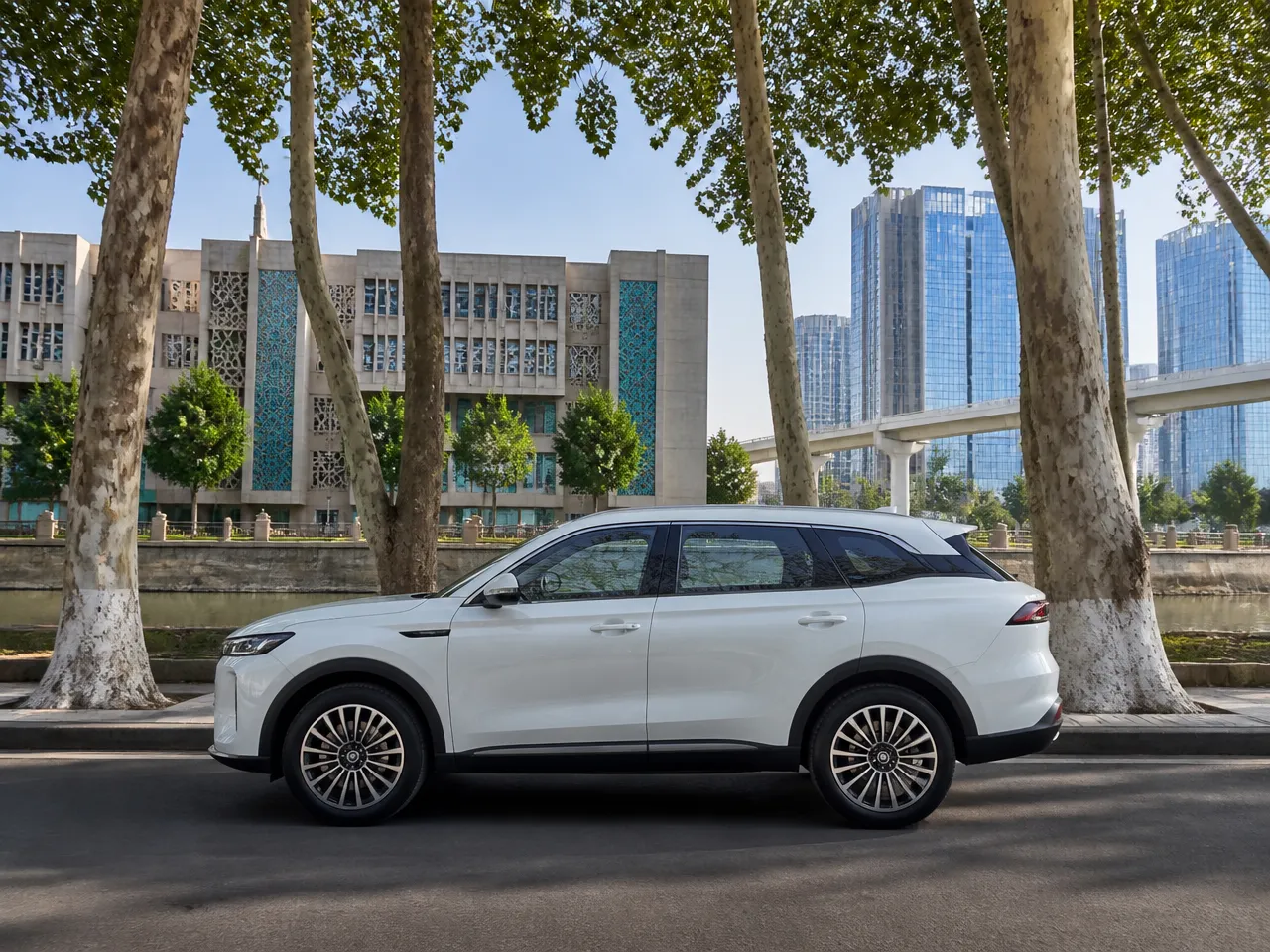 Chery Tiggo 9 — сбоку