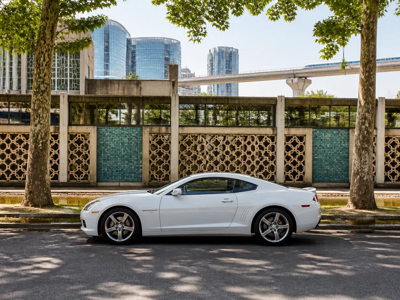 Chevrolet Camaro — сбоку