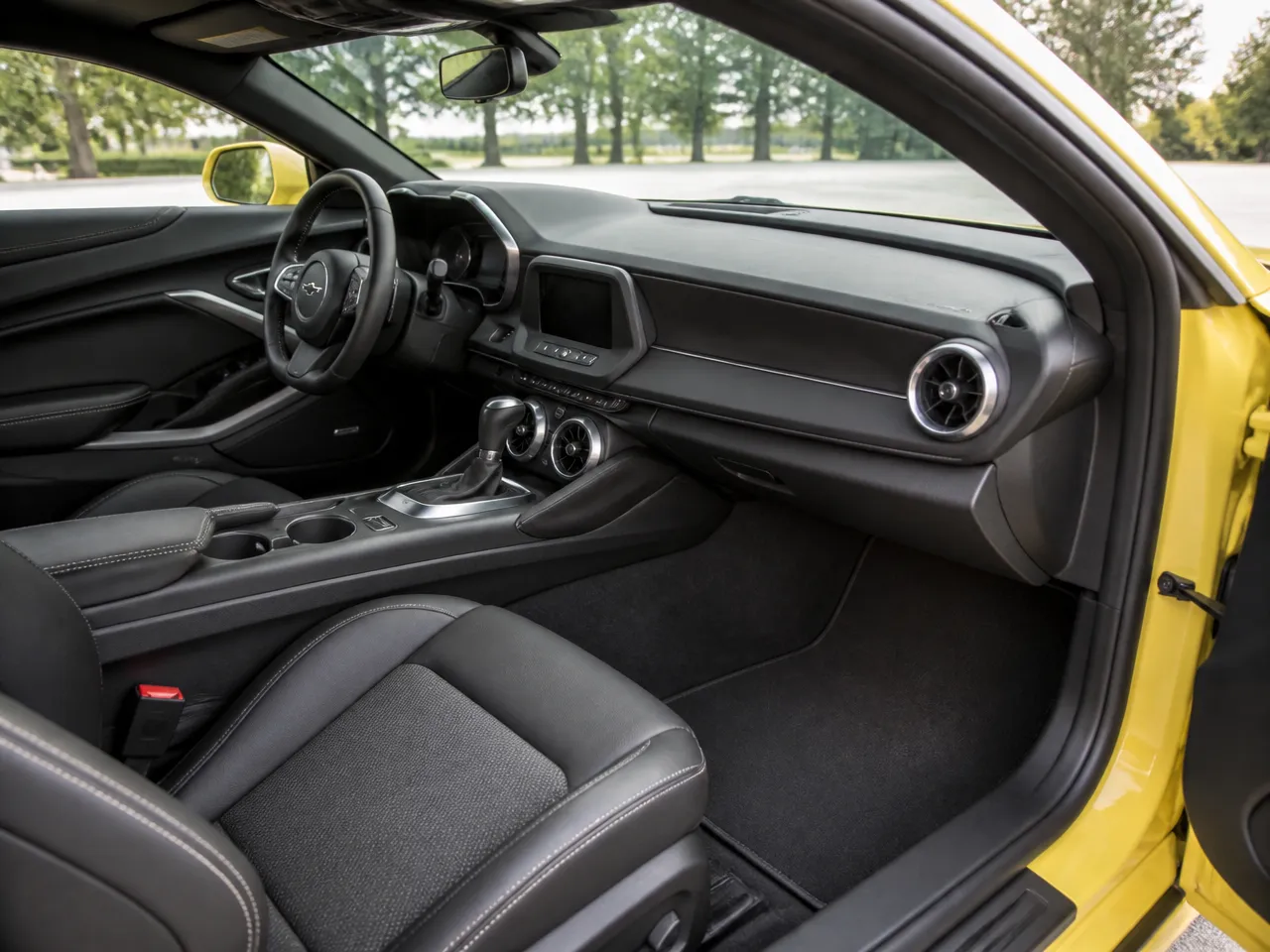 Chevrolet Camaro — салон