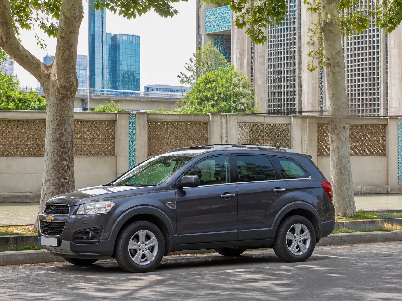 Chevrolet Captiva — сбоку