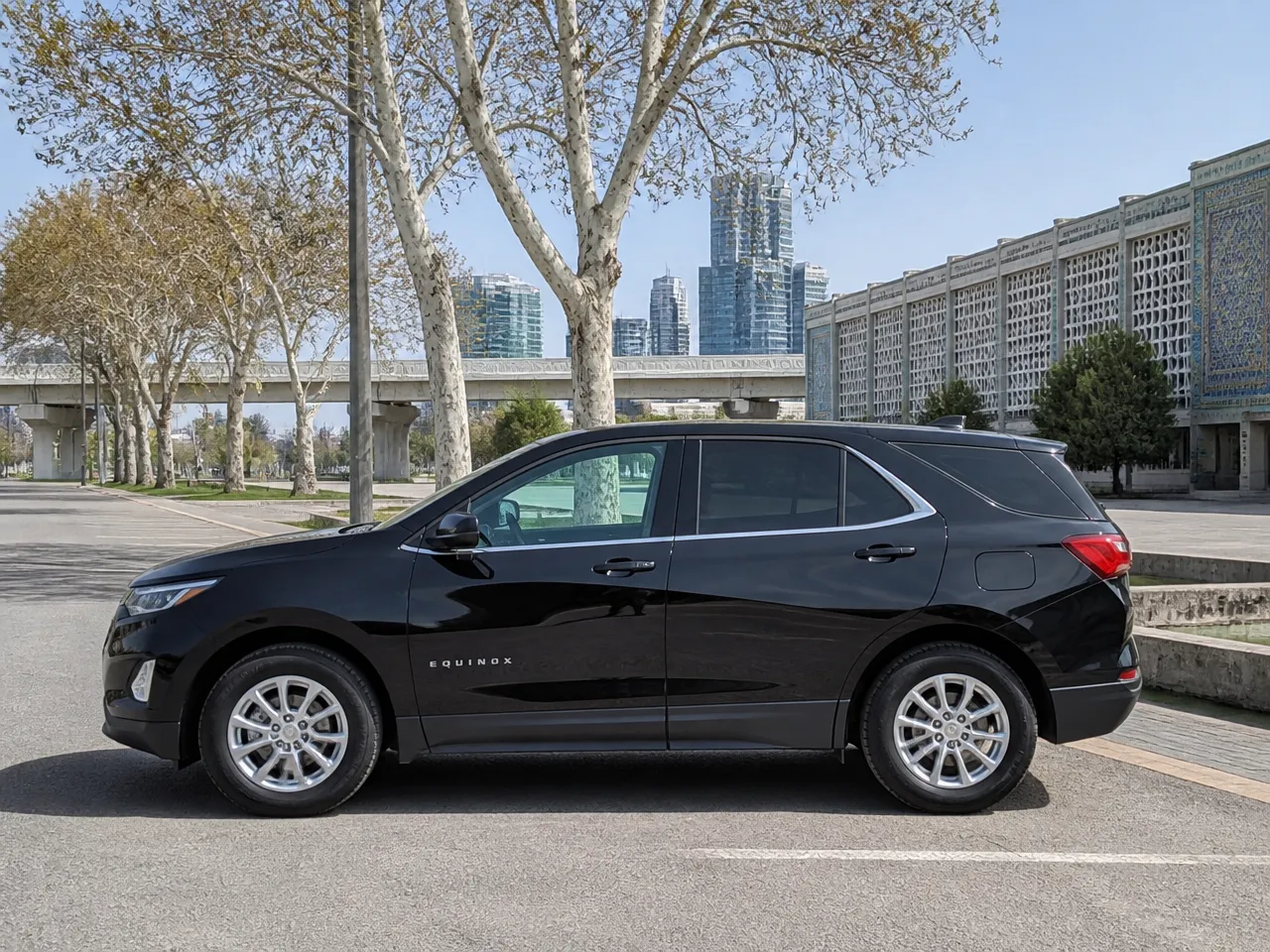 Chevrolet Equinox — сбоку