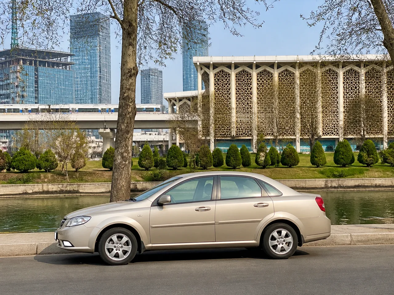 Chevrolet Gentra — сбоку