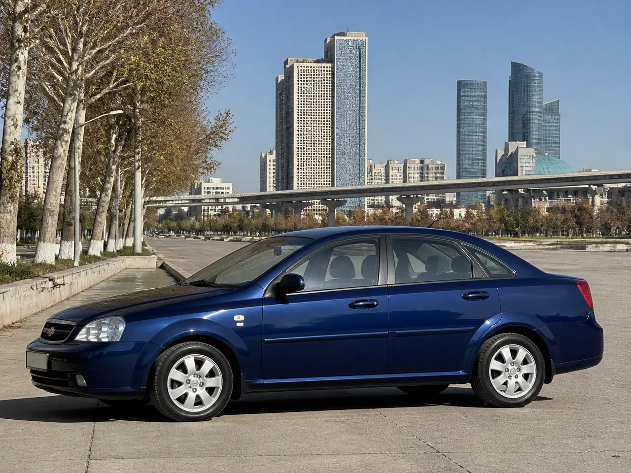 Chevrolet Lacetti — сбоку