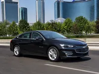 Chevrolet Malibu 2018 — сбоку