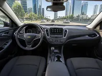 Chevrolet Malibu 2018 — салон
