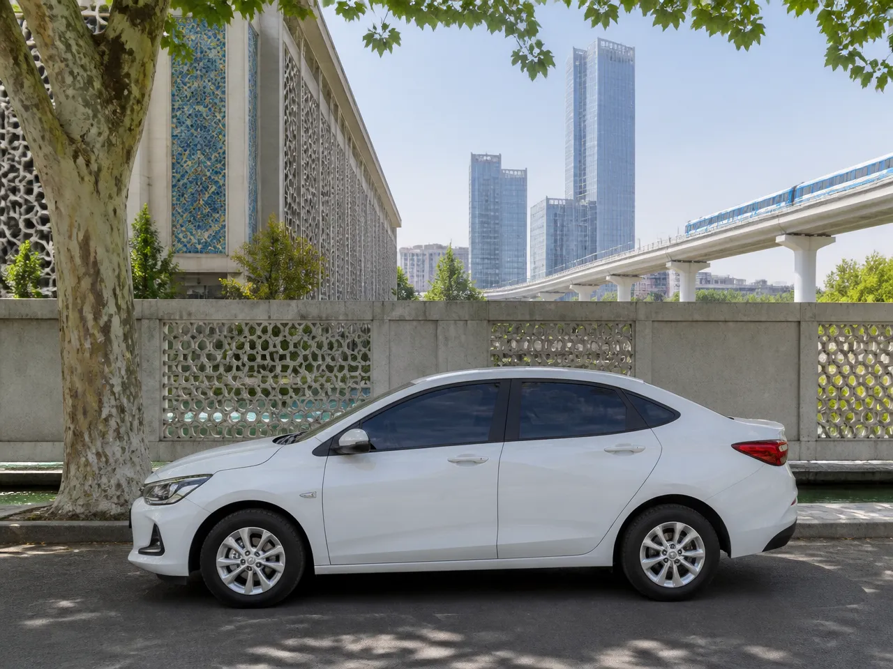 Chevrolet Onix — сбоку