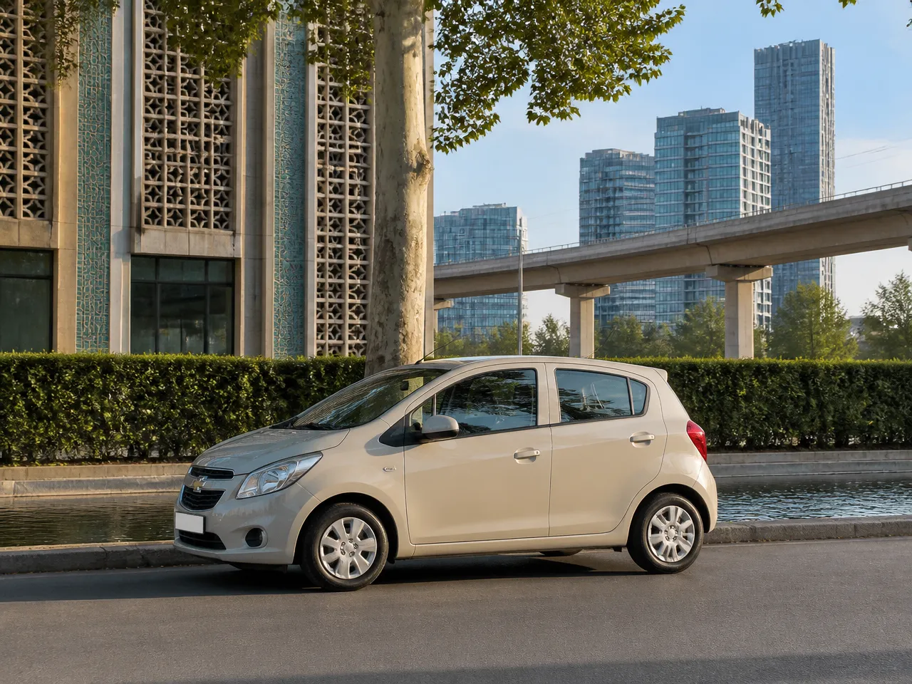 Chevrolet Spark — сбоку
