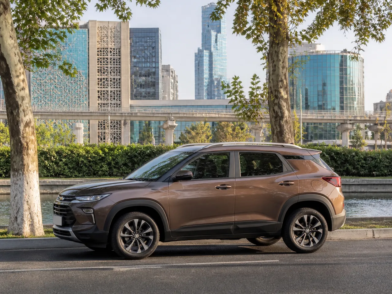 Chevrolet Tracker — сбоку
