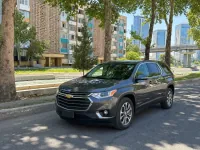 Chevrolet Traverse 2021 — спереди