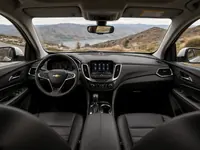 Chevrolet Equinox 2022 — салон
