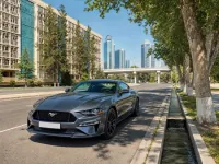 Ford Mustang 2020 — спереди