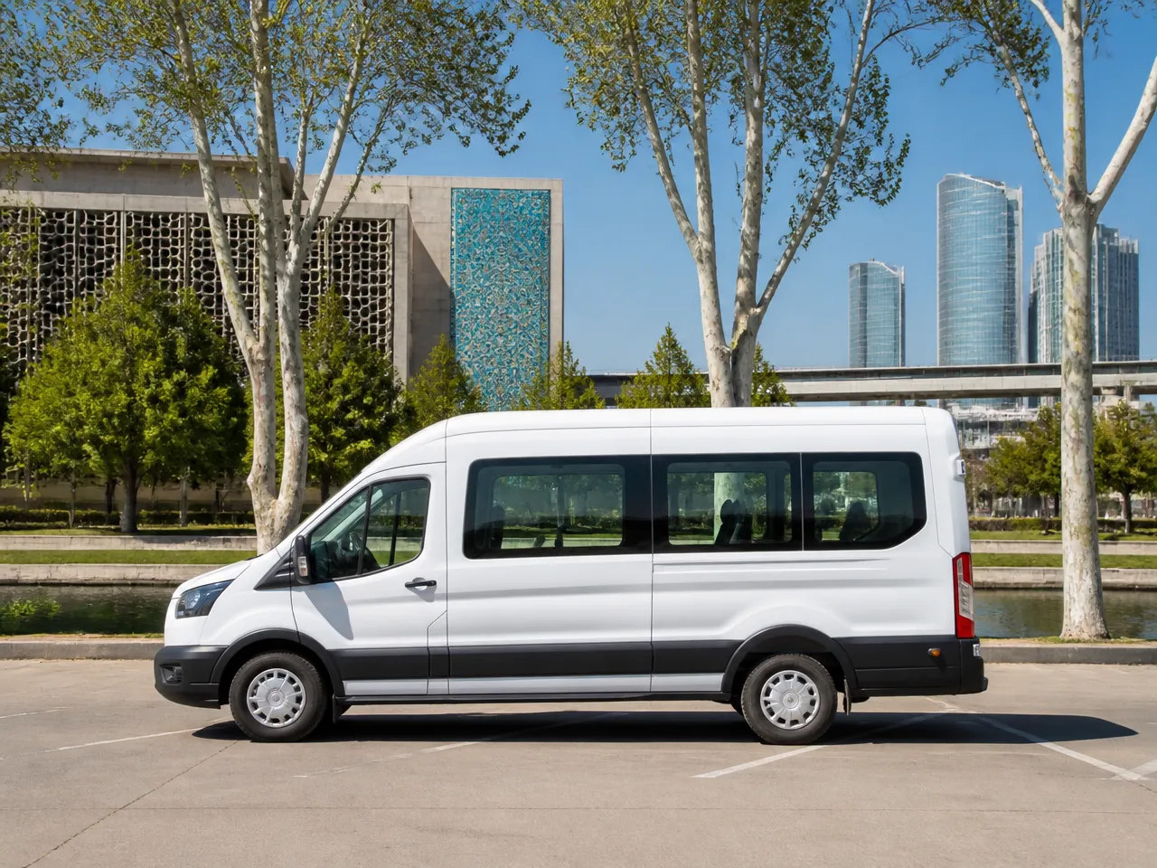 Ford Transit — сбоку
