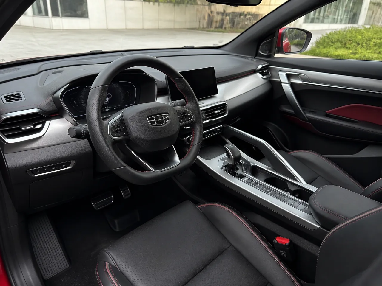 Geely Coolray — салон