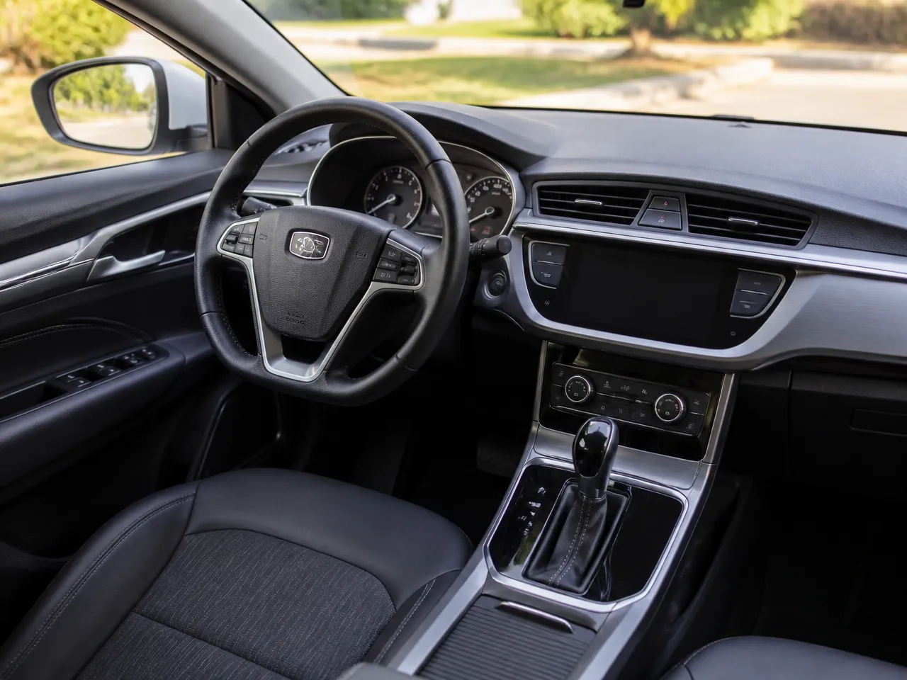 Geely Emgrand — салон