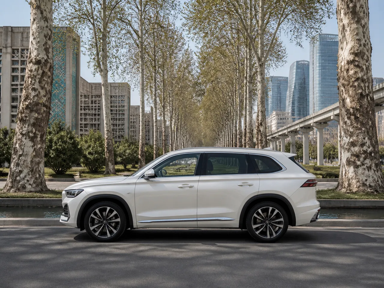 Geely Monjaro — сбоку