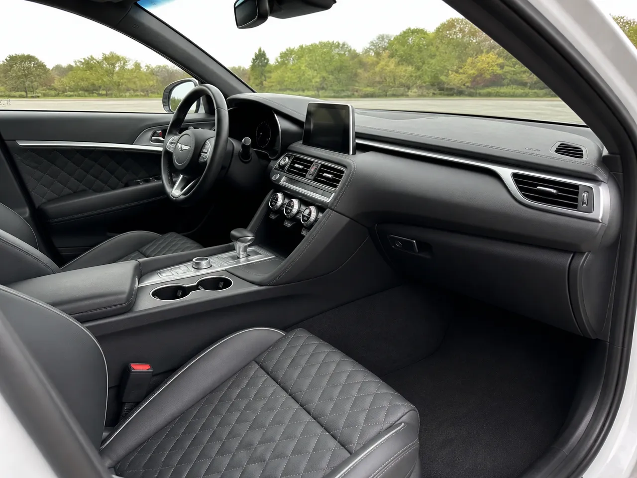 Genesis G70 — салон
