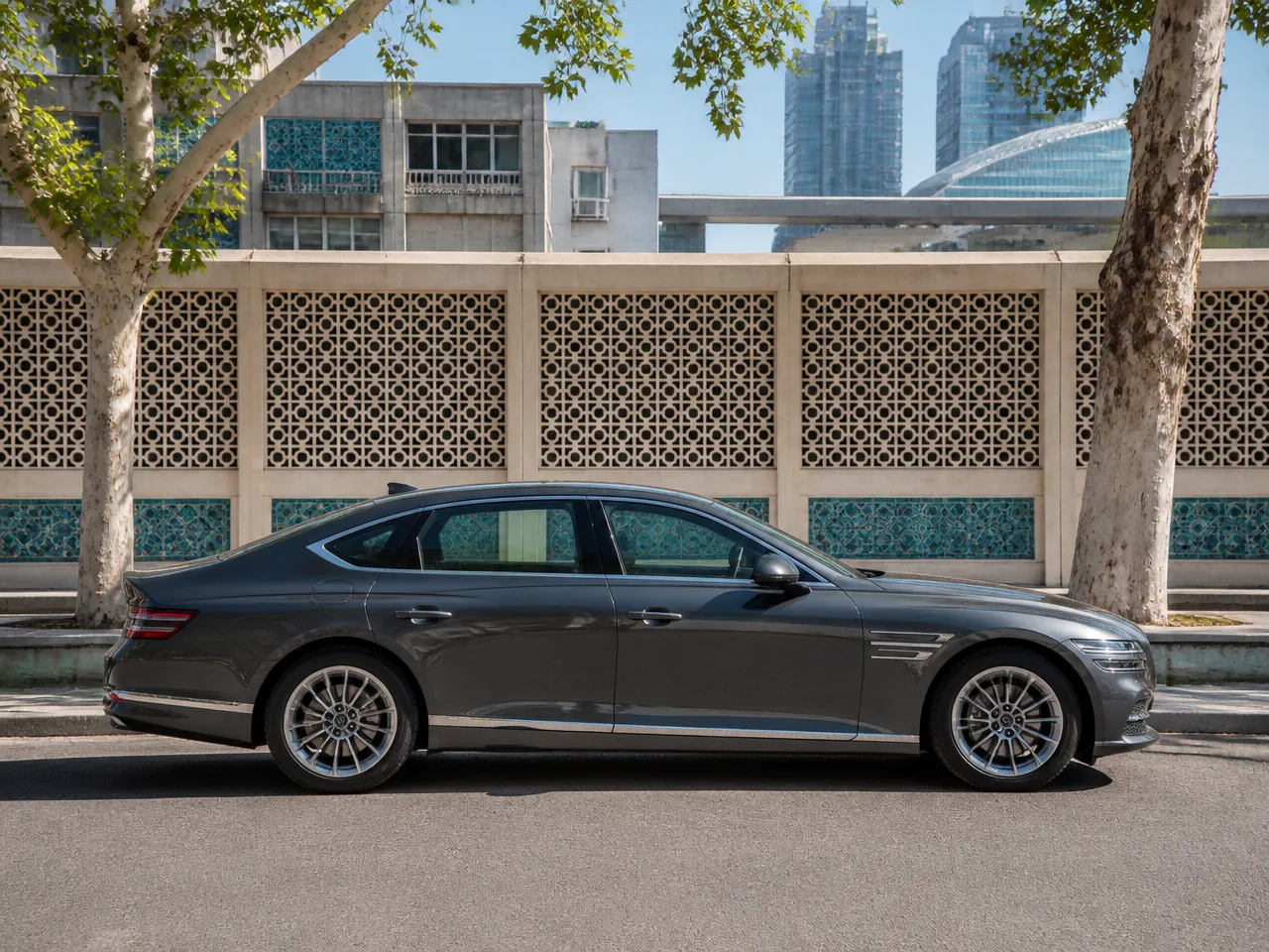 Genesis G80 — сбоку