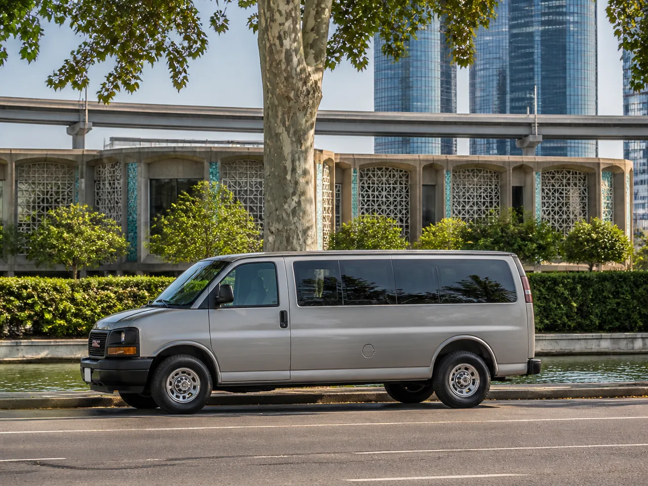GMC Savana — сбоку