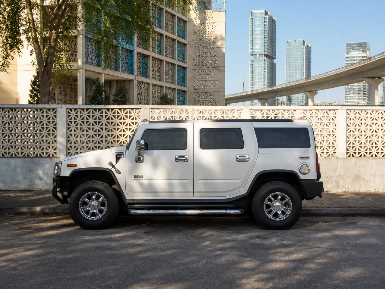 Hummer H2 — сбоку