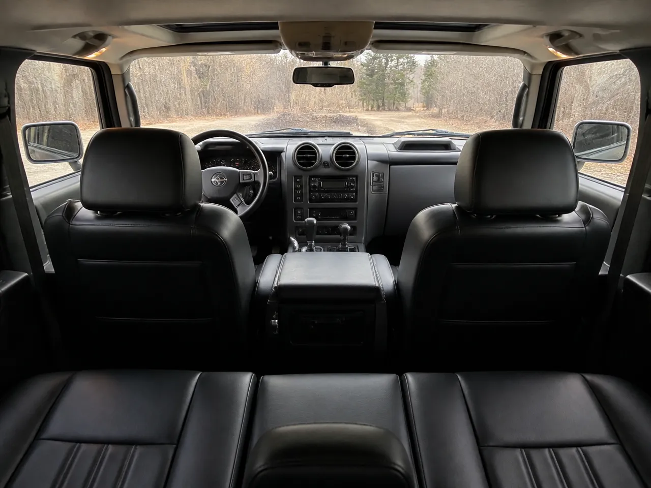 Hummer H2 — салон