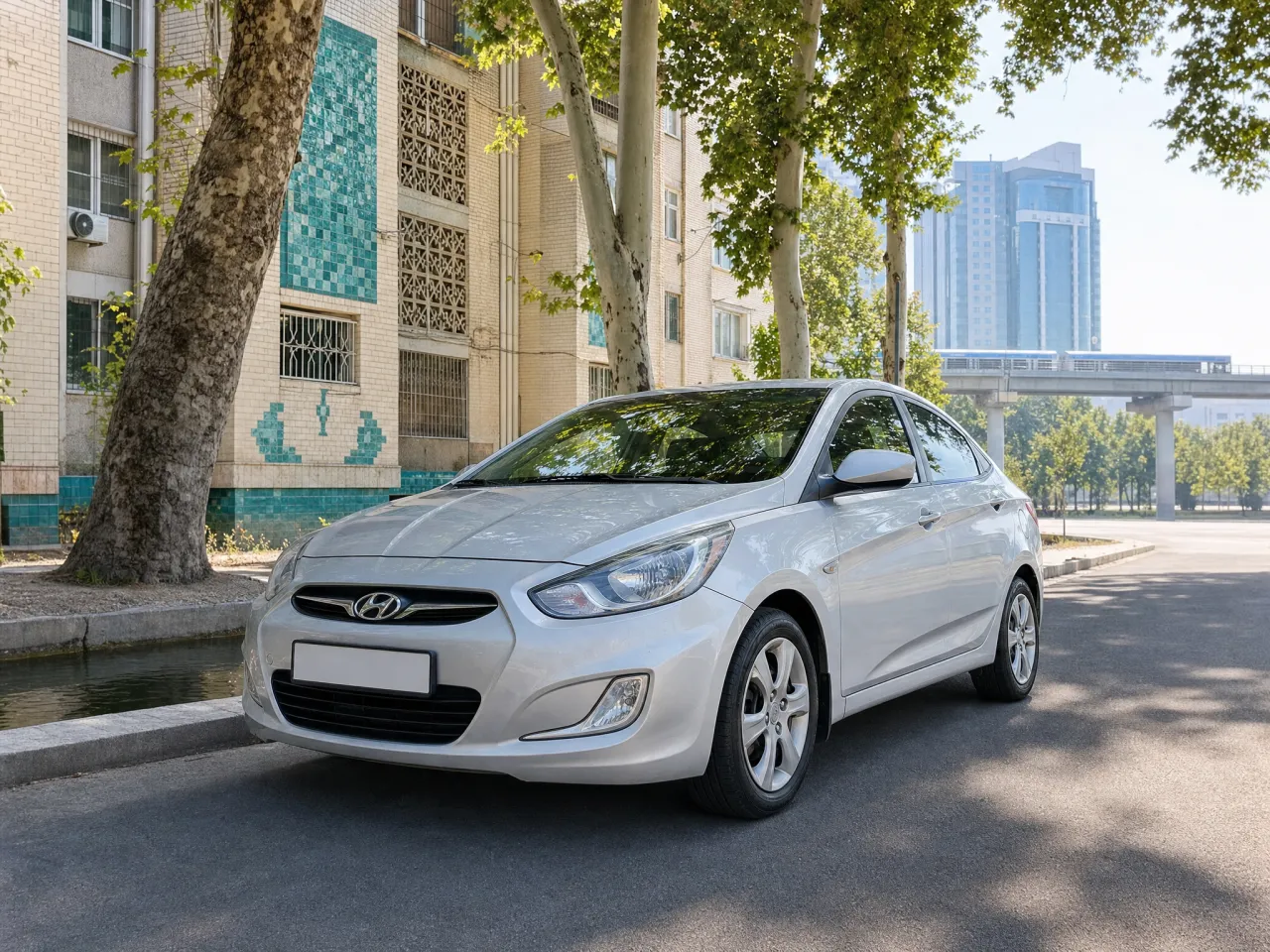 Hyundai Accent — спереди