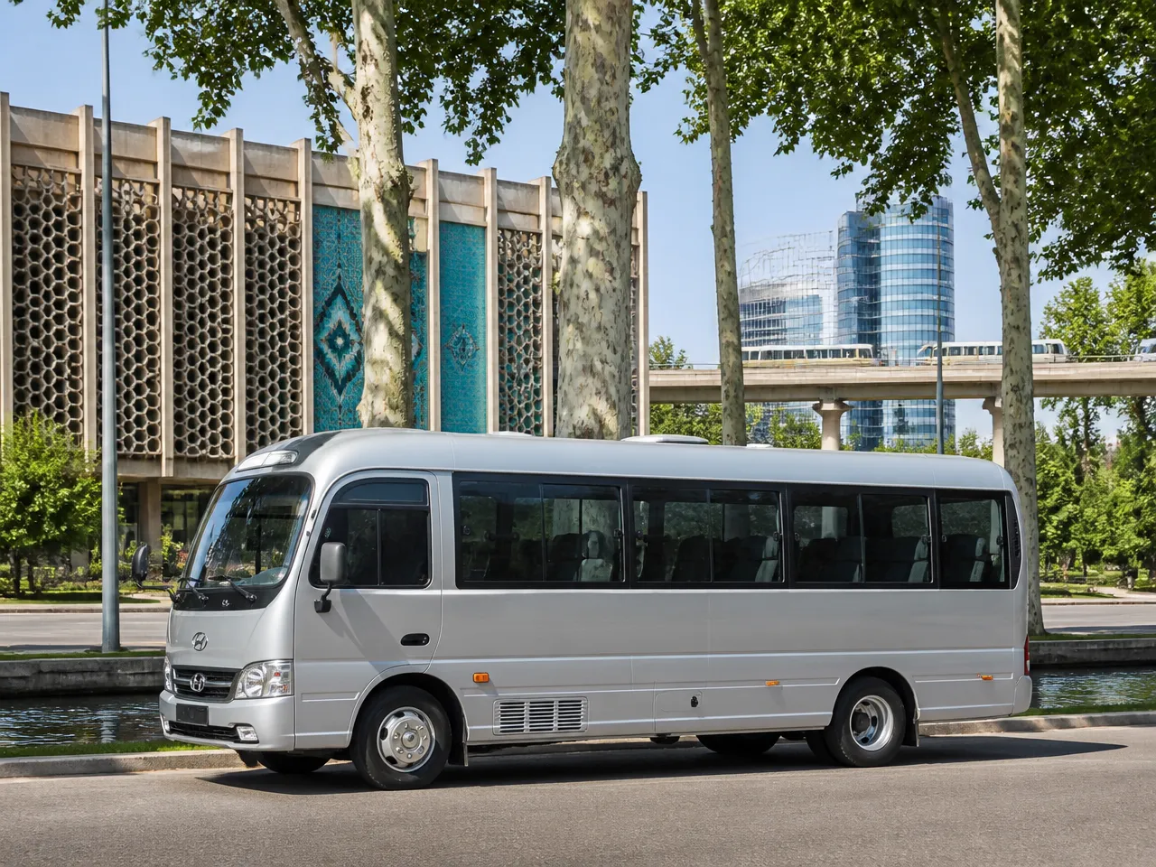 Hyundai County — сбоку