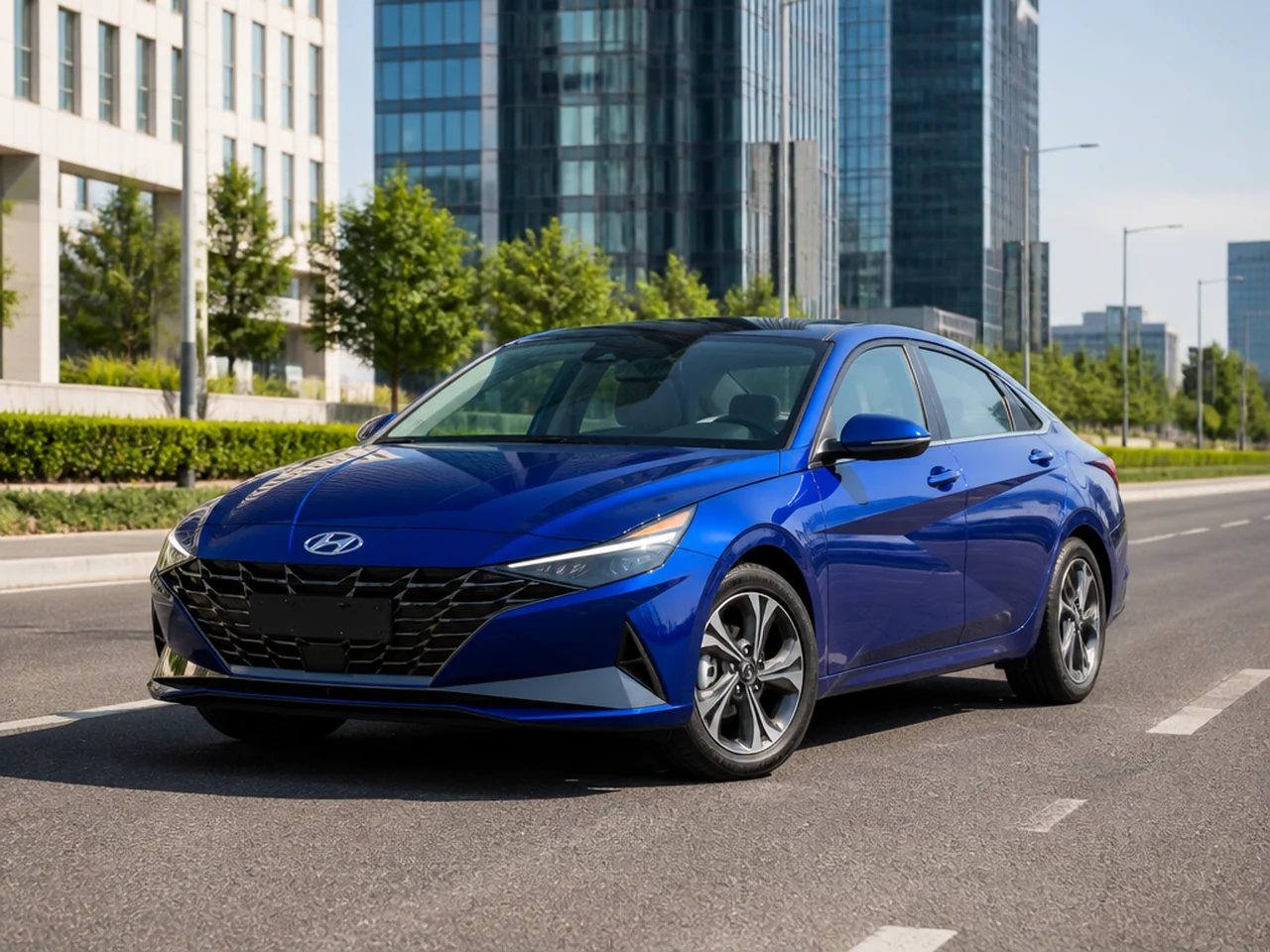 Hyundai Elantra 2022 — спереди