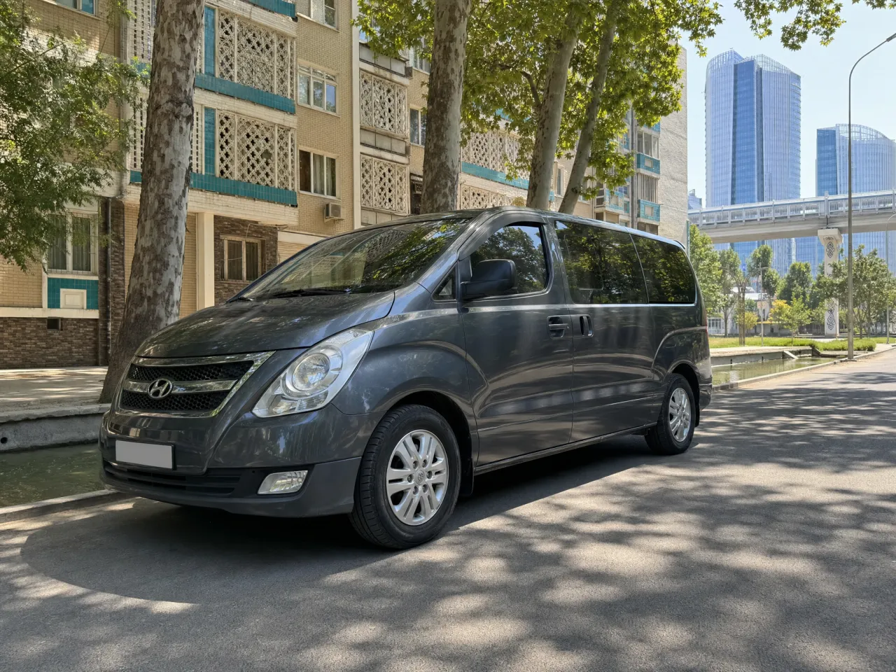 Hyundai Starex