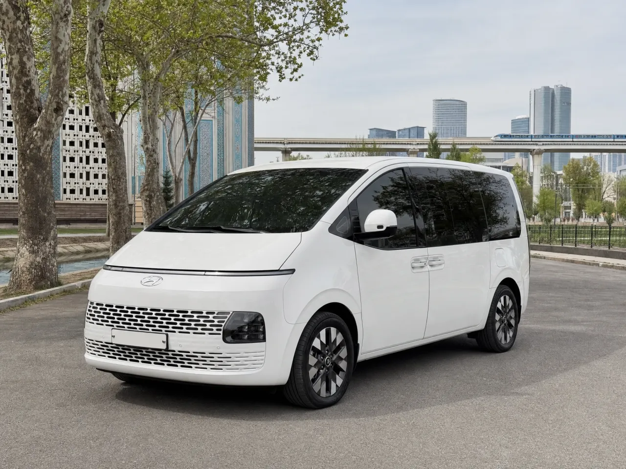 Hyundai Staria