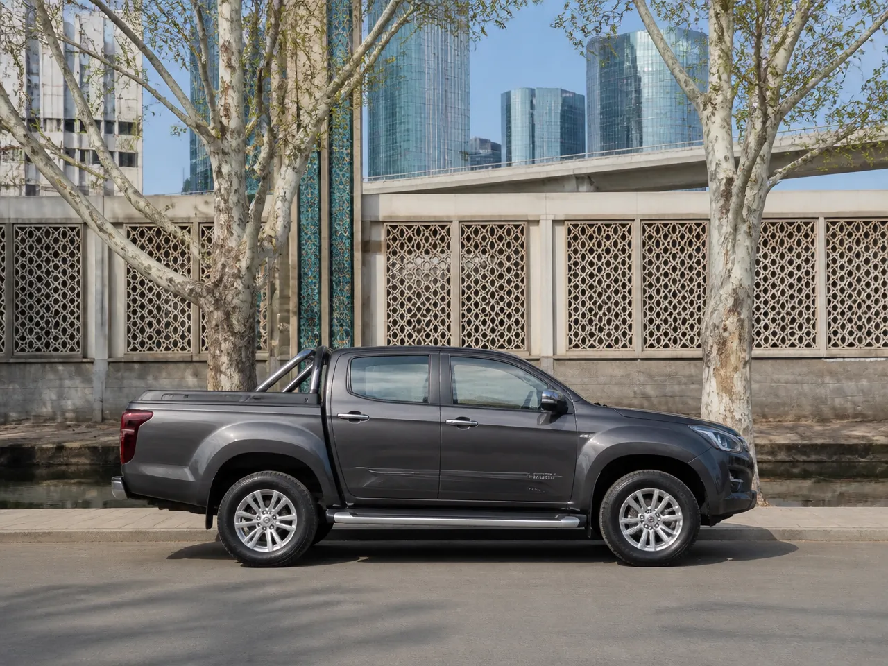Isuzu D-Max — сбоку