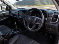 Isuzu D-Max 2021 — салон