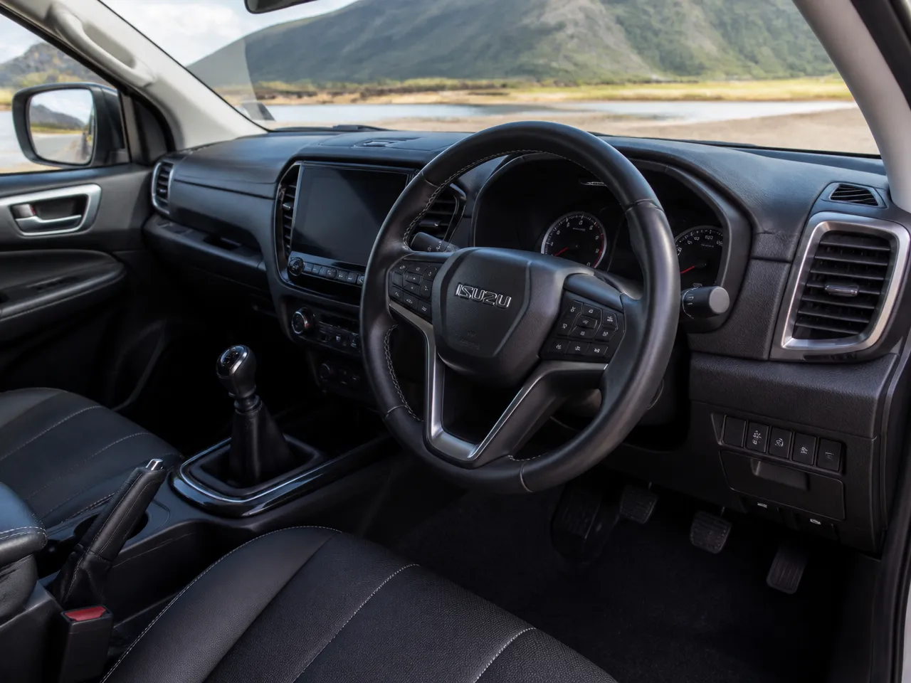 Isuzu D-Max — салон