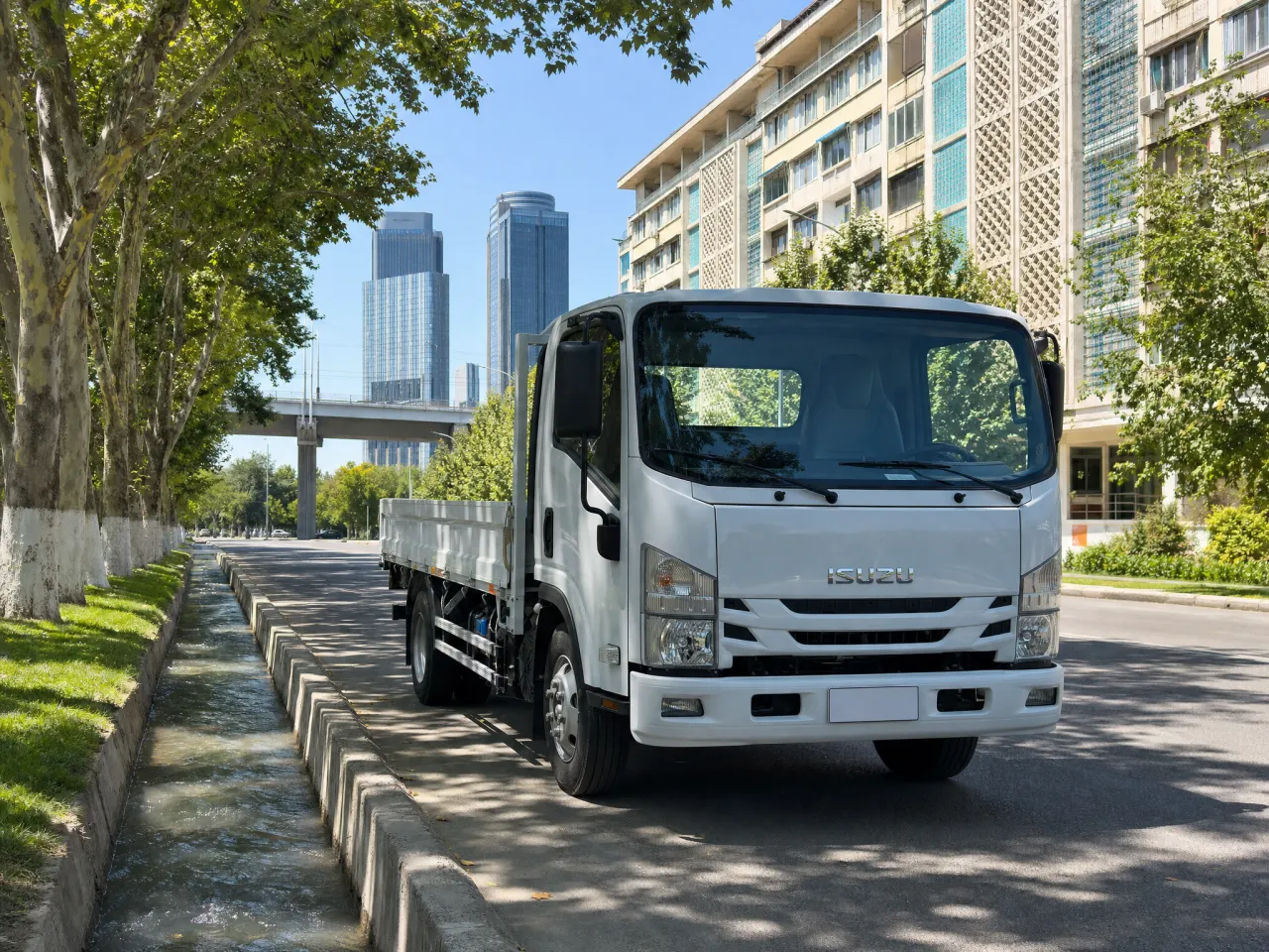 Isuzu NQR — спереди