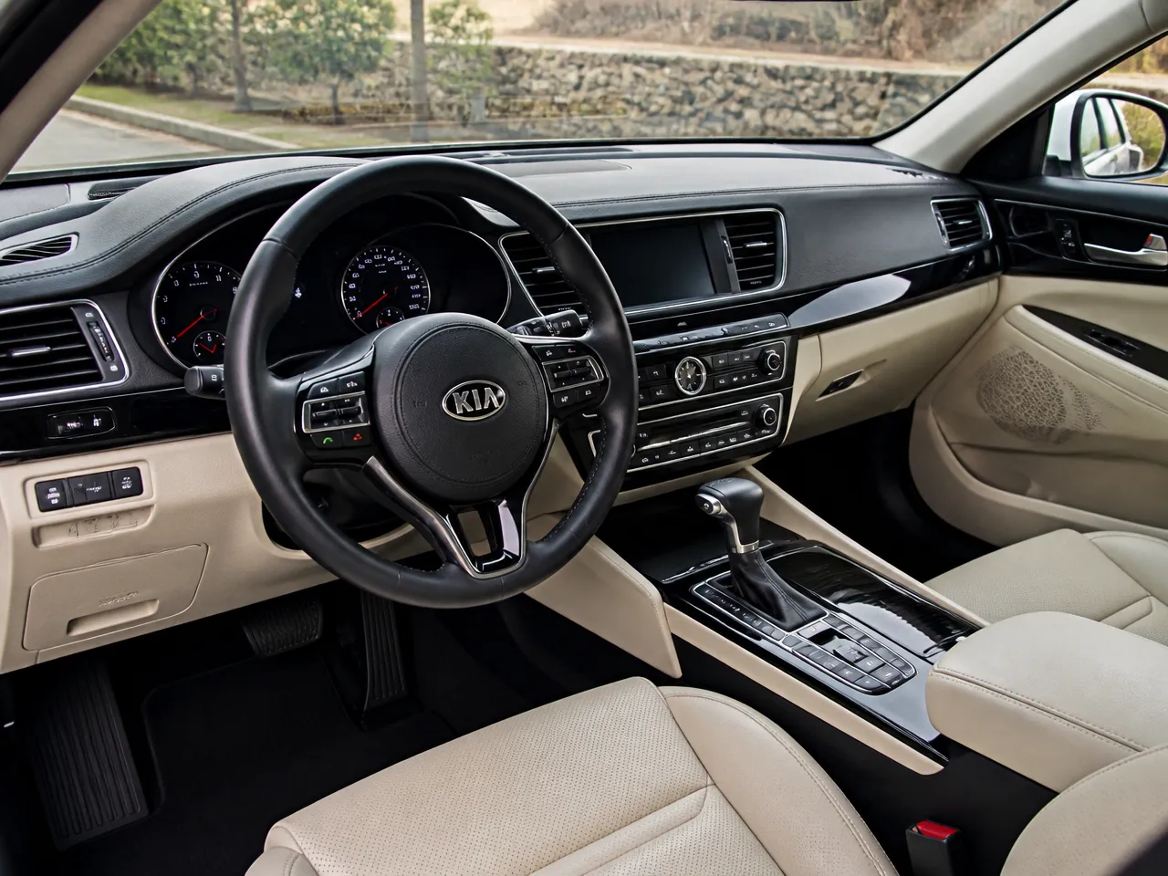 Kia Cadenza — салон