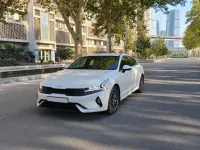 Kia K5 2023 — спереди