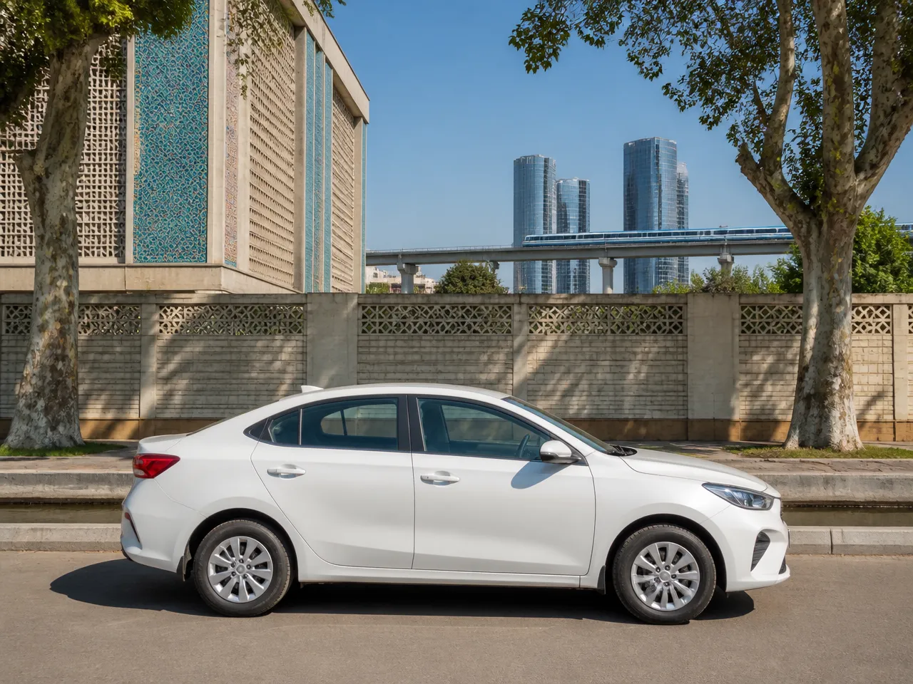 Kia Rio — сбоку