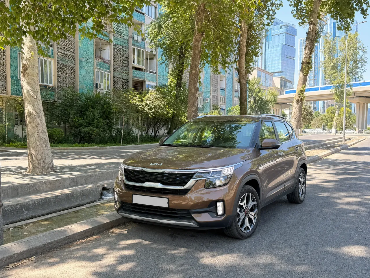 Kia Seltos — спереди